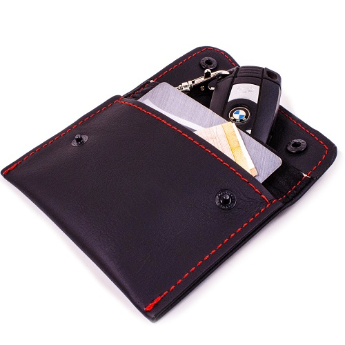 Keyless Go Blocker Autoschlüssel Schlüsseletui verhindet Diebstahl durch Auslesen. Autoschlüssel sind im Etui vor dem Auslesen geschützt Dank spezieller Abschirmfolie. 