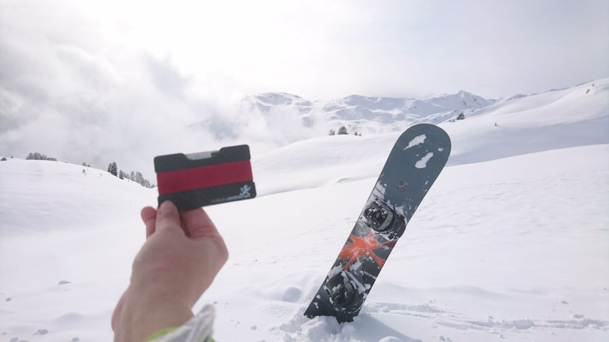 Carbon Slim Wallet - MakakaOnTheRun